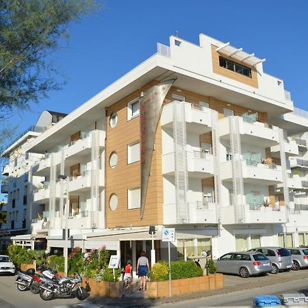 Hotel Record Риччоне Екстер'єр фото