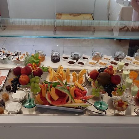 Hotel Record Риччоне Екстер'єр фото