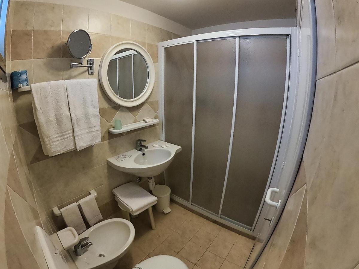 Hotel Record Риччоне Екстер'єр фото
