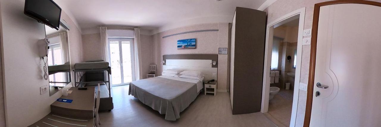 Hotel Record Риччоне Екстер'єр фото
