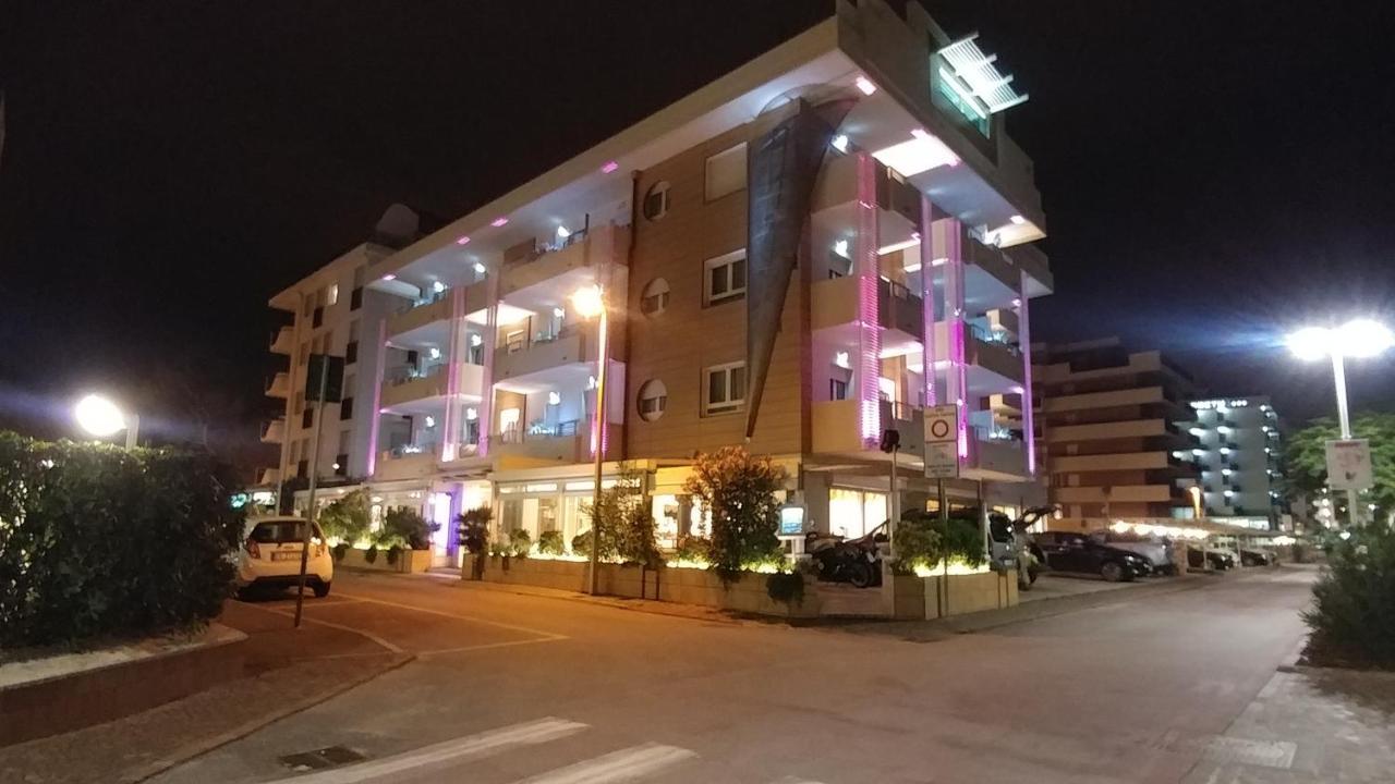 Hotel Record Риччоне Екстер'єр фото