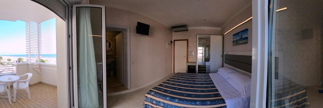 Hotel Record Риччоне Екстер'єр фото
